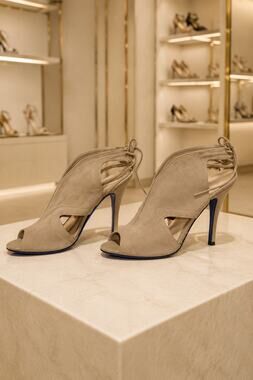 Amato Daniele Milano Heels 37 7 Beige Suede Peep Toe Blue Sole Italy NWT Chic